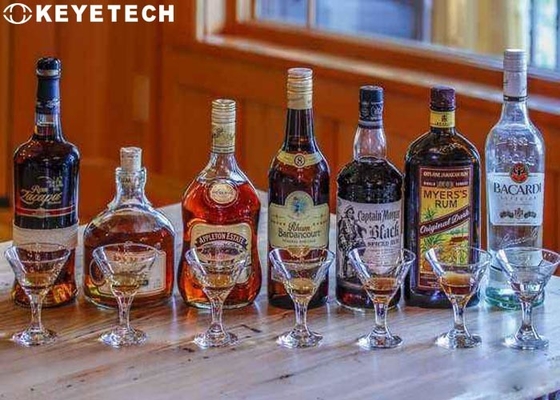 Algoritmo vuoto di AI della bottiglia del rum che ordina il sistema di ispezione del cappuccio